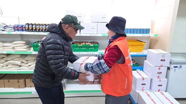 파로홀딩스가 지난 11일 '나눔 1% 운동' 4회차 기부로 경기나눔푸드뱅크에 국내산 깍두기 40박스(400kg)를 전달했다. /사진=파로홀딩스