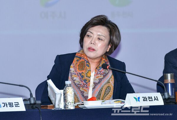 신계용 시장이 경기도시장군수협의회에서 발언하고 있다./사진=과천시