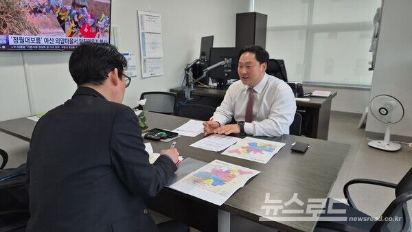 고준호 의원이 경기도교육청과 파주 고등학교 평준화·비평준화 현안을 논의하고 있다./사진=고준호 의원실