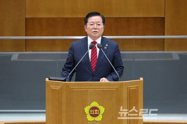 경기도의회 건설교통위원회 허원 위원장이 경기도의회 제388회 임시회 제2차 본회의 5분 자유발언을 하고 있더./사진=경기도의회&nbsp;