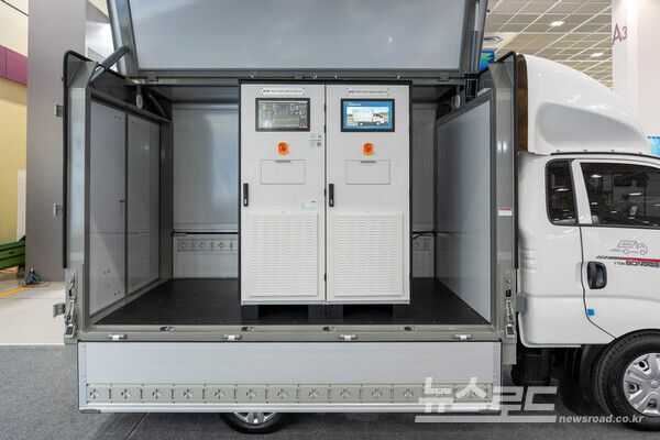 KTR이&nbsp;개발한&nbsp;국내&nbsp;최초&nbsp;이동형&nbsp;배터리&nbsp;자동화&nbsp;검사&nbsp;시스템 장비 모습/사진=KTR