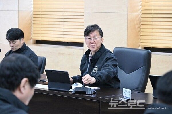 이민근 시장이 정책회의를 진행하고 있다./사진=이민근 시장 페이스북