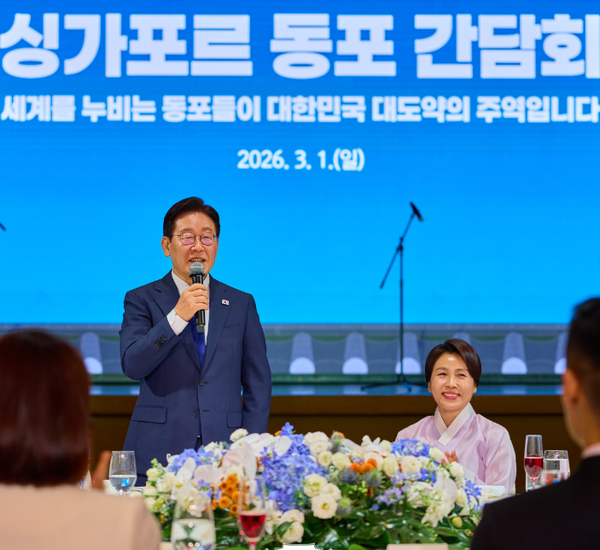 이재명 대통령이 싱가포르 동포 간담회에서 발언하는 모습 [사진=청와대 홈페이지]