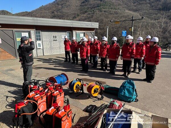 군포시가 '2026년 산림재난대응단 산불·산사태·병해충 대응 종합훈련'을 진행하고 있다./사진=군포시&nbsp;