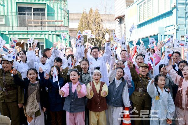 이상일 시장이 21일 용인중앙시장에서 '107주년 김량장 독립만세운동 기념행사'에 참석했다./사진=용인시