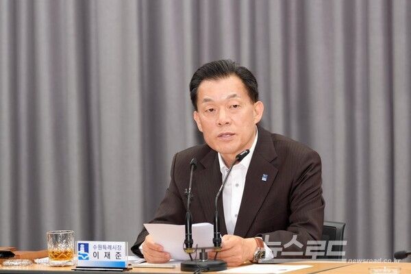 이재준 수원시장이&nbsp;4월 확대간부회의에서 발언하고 있다./사진=수원시&nbsp;