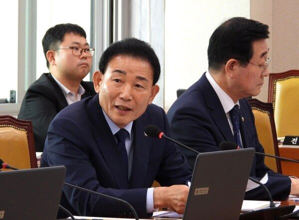 박용갑 더불어민주당 의원이 질의를 하고 았다. [사진=박용갑 의원실]