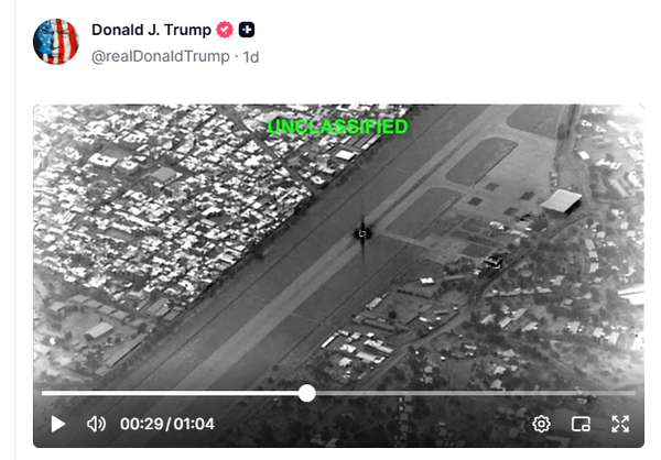 트럼프 대통령이 지난 14일(현지시간) 자신의 SNS에 올린 하르그섬 폭격 장면 [사진=트루스소셜 화면 갈무리/뉴스로드]