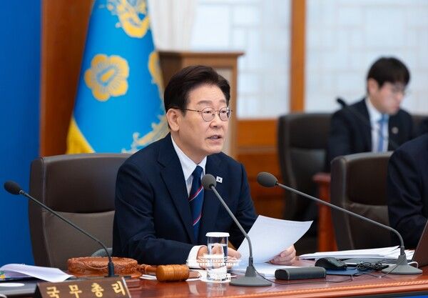 이재명 대통령이 국무회의를 주재하는 모습 [사진=청와대]