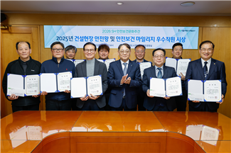 SH공사 관계자들이 기념촬영하는 모습 [사진=SH]