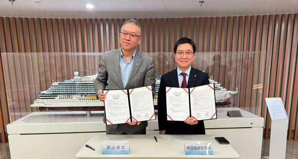 [한국관광공사] (왼쪽) 아도라크루즈 CEO 천옌평과 공사 박성혁 사장