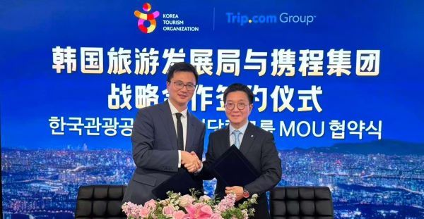 [한국관광공사] (왼쪽) 트립닷컴 부총재 천관치와 공사 박성혁 사장