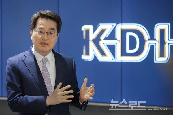 김동연 지사가 세종시 한국개발연구원에서 열린 재정사업평가 분과위원회에 참석해 발언하고 있다./사진=경기도