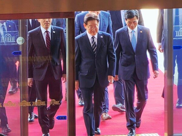 이재명 대통령이 시정연설을 위해 국회에 도착하는 모습 [사진=뉴스로드/최지훈 기자]