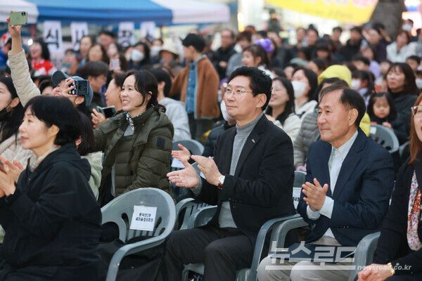이상일 용인특례시장이 10일 정평천 벚꽃 문화민속 축제에 참석했다./사진=용인시
