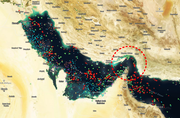 11일(현지시간) 오후 호르무즈 해협(붉은 점선 원) [사진=마린트래픽/뉴스로드]