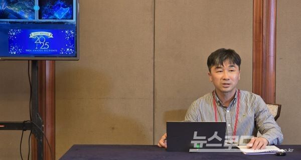 김영래 강릉시 관광정책과 관광마케팅팀장이 브리핑을 하고 있다. [사진=서진수기자]