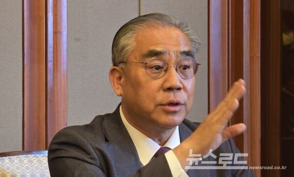 이정실 부산관광공사 사장이 기자단에게 글로벌 도시 '부산의 관광 매력을 설명하고 있다. [사진=서진수기자]