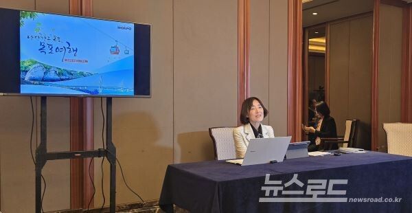 박인지 목포시 관광과장이 브리핑을 하고 있다. [사진=서진수기자]
