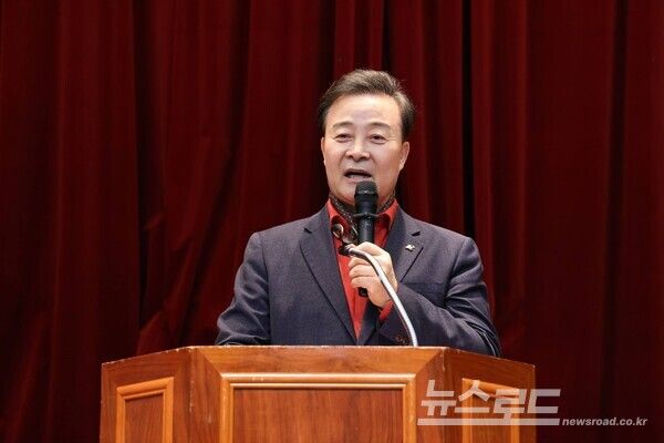 김성제 시장이 지난 3월 19일 제22기 사랑채 노인대학 입학식에서 인사말을 하고 있다./사진=김성제 시장 페이스북