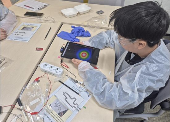 신소재 프로그램에 대한 체험 진행 중 /사진제공= 달꿈