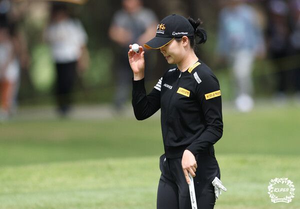 방신실 넥센세인트나인 Masters 2026 3R 4번홀 버디 인사 (사진 KLPGA)