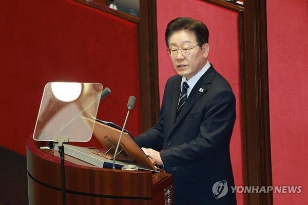 이 대통령이 2일 국회 시정연설을 하는 모습 [사진=연합뉴스]