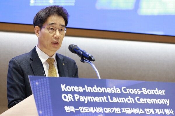 지난 1일 한국은행에서 열린 한국·인도네시아 간&nbsp;QR결제 서비스 실시 기념식에서 송병철 KB국민은행 디지털영업그룹 부행장이 발표하고 있다./사진제공=KB국민은행