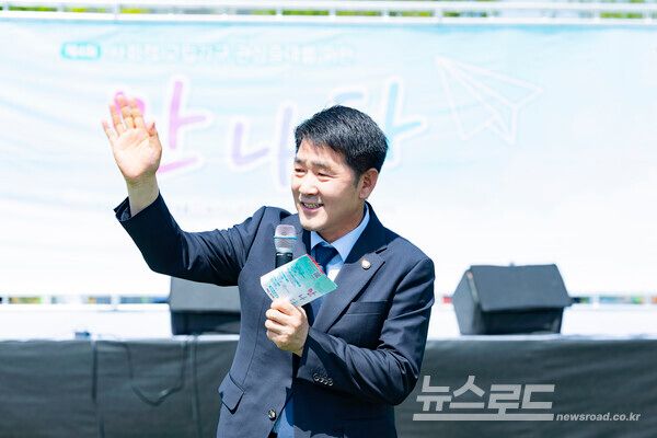 배정수 의장이 축사를 하고 있다./사진=화성시의회