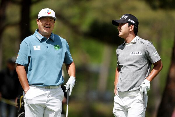 임성재 옥태훈 3번홀 티그라운드 즐거운 대화 (사진제공 KPGA)