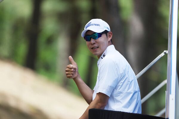 최진호 3번홀 티그라운드 엄지척포즈 (사진제공 KPGA)