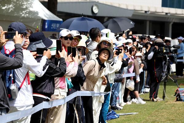 1번홀 갤러리 전경 (사진제공 KPGA)