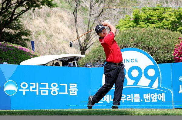 문동현이 10번홀 티샷을 하고 있다. [사진=KPGA]