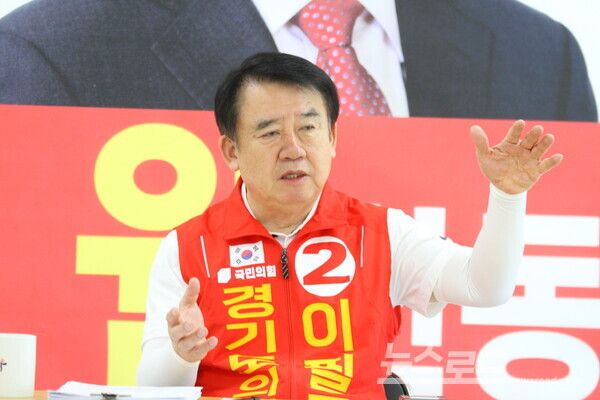 이필근 후보가 인터뷰에 답을하고 있다./사진=뉴스로드 김영식 기자&nbsp;