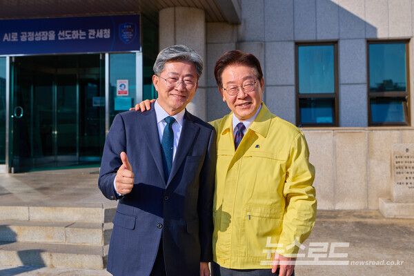 정순욱 후보가 지난 4월8일 이재명 대통력이 의왕 ICD방문시 함께 기념촬영을 하고 있다./사진=정순욱 캠프