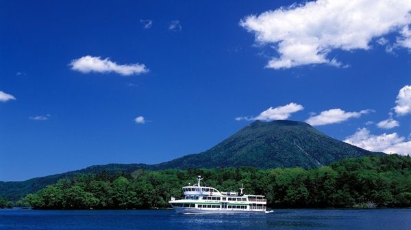 홋카이도 아칸 호수를 가로지르는 유람선. /사진=한진트래블