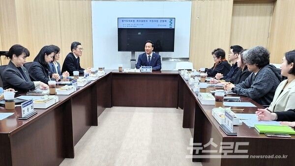 경기도의료원이 희귀질환자 지원사업 간담회를 열고 있다./사진=경기도의료원&nbsp;