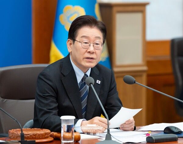 이재명 대통령이 국무회의를 주재하는 모습 [사진=청와대]