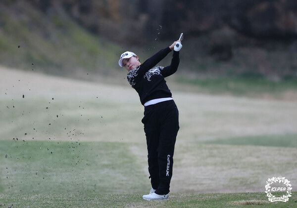 문정민 iM 금융오픈 1R 16번홀 아이언샷 (사진제공 KLPGA)