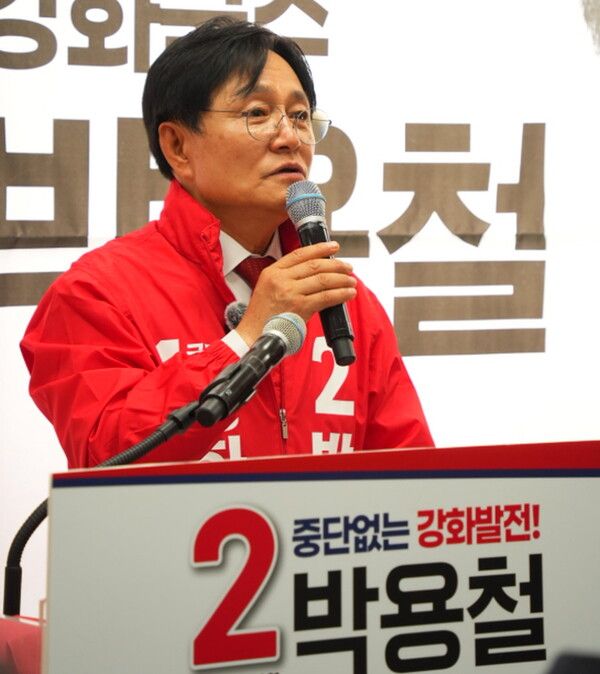 박용철 강화군수 예비 후보가 인사말을 하고 있다. [사진=박용철 후보 캠프 제공]