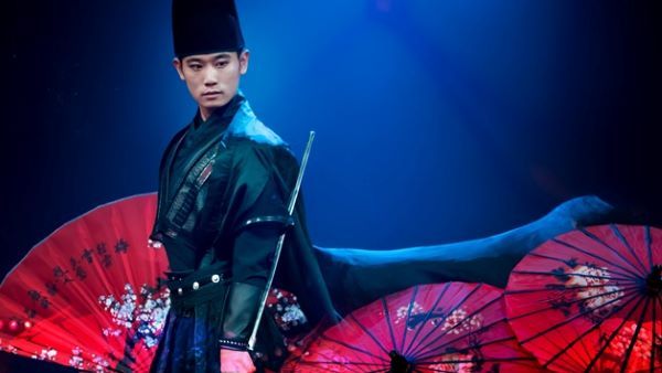 선내 공연. 다양한 문화를 모티브로 한 프로그램이 승객들을 위해 마련되고 있다. [출처=스타드림 크루즈]
