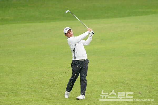 조민규가 5번 홀 세컨샷을 하고 있다./사진=대회조직위&nbsp;