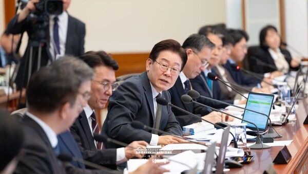 이재명 대통령이 국무회의를 주재하는 모습 [사진=청와대]