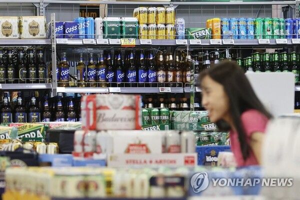 대형마트에 진열된 주류/연합뉴스