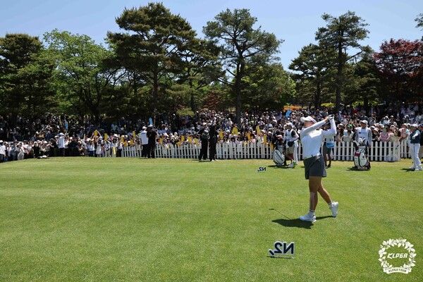 김민솔과 갤러리 NH투자증권 LADIES CHAMPIONSHIP 2R 1번홀 (사진제공 KLPGA)