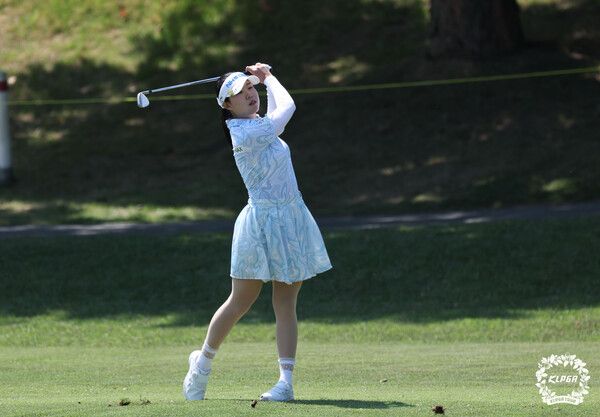 최정원 NH투자증권 LADIES CHAMPIONSHIP 2R 1번홀 아이언샷 (사진제공 KLPGA)