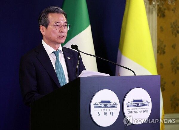 김용범 정책실장이 브리핑하는 모습 [사진=연합뉴스]