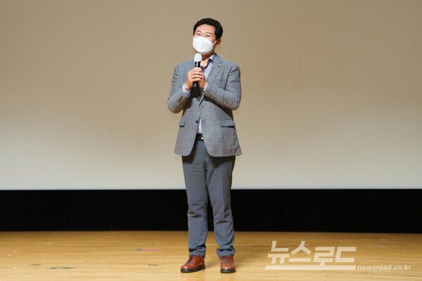 이상일 시장이 27일 ‘대입솔루션! 수험생 맞춤 입시전략 특강’에서 축사를 하고 있다./사진=용인시