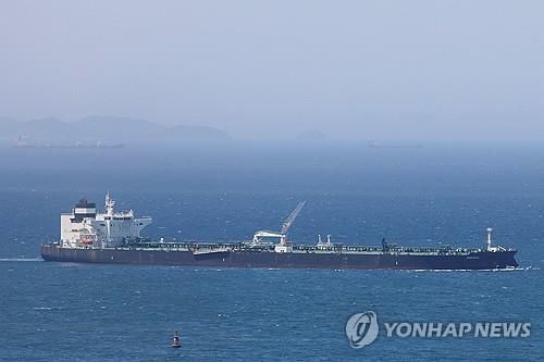 호르무즈 해협을 지나는 유조선/연합뉴스
