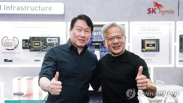 최태원 회장과 젠슨 황 CEO/연합뉴스